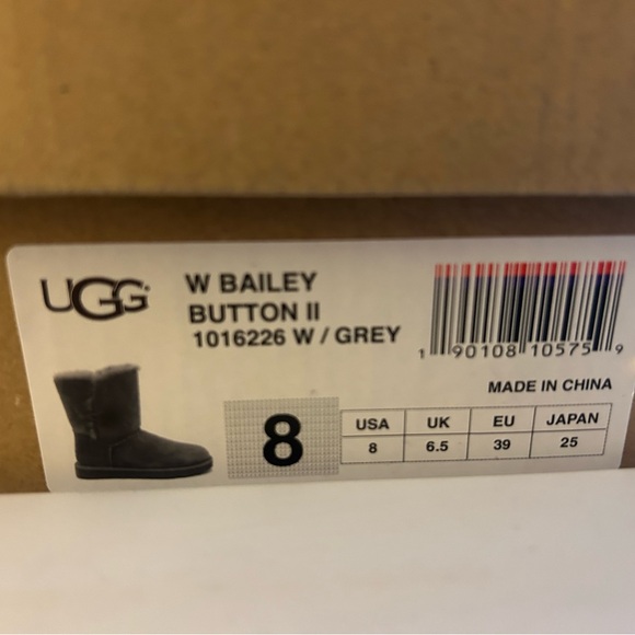 Ugg Bailey Button II, Gray size 8 - Picture 2 of 8